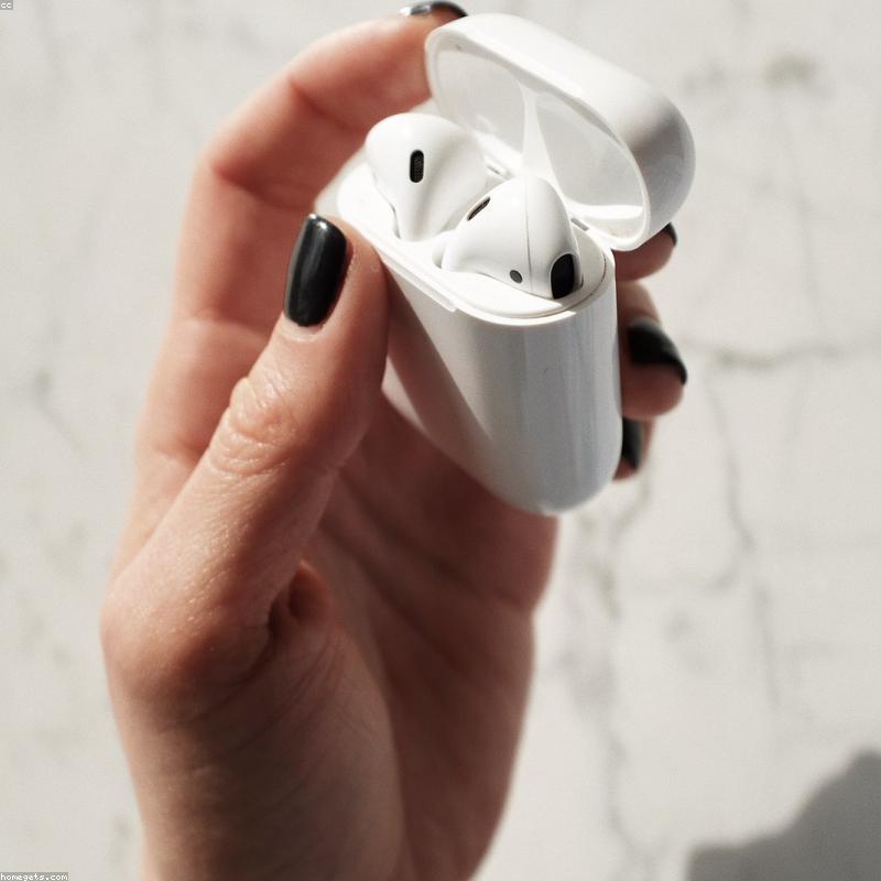 Noise-Cancelling Wireless Headphones